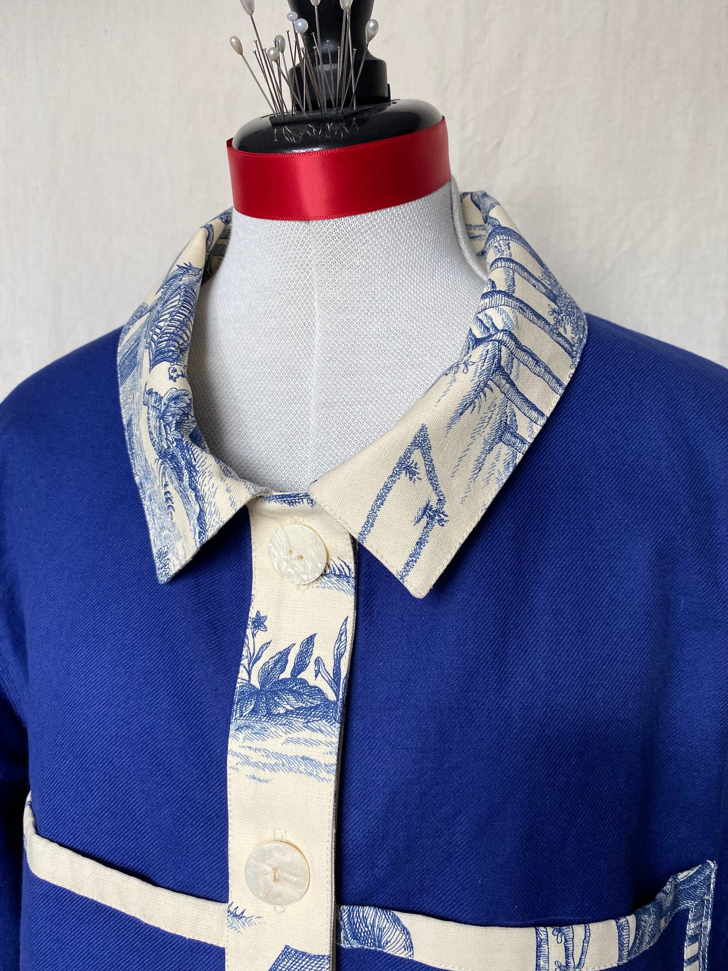 Veste de travail upcyclé - Toile de coton bleu et toile de Jouy - Taille unique