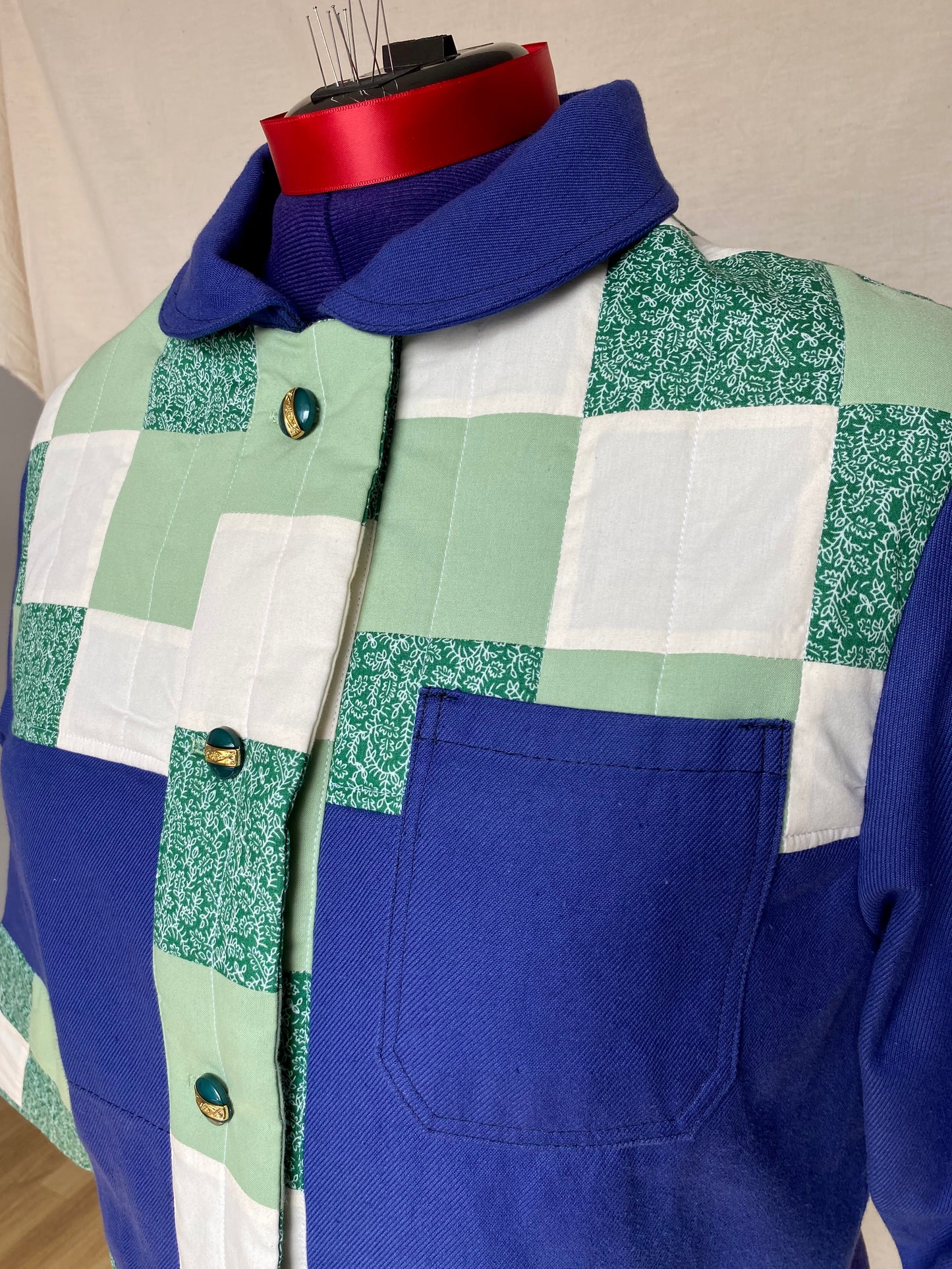 Veste de travail upcyclé - Toile bleu et Patchwork vert - Taille unique