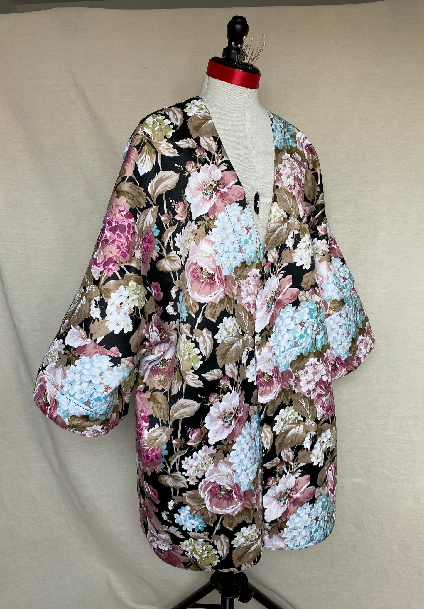 Kimono Damascena - Noir hortensias colorés - Taille unique
