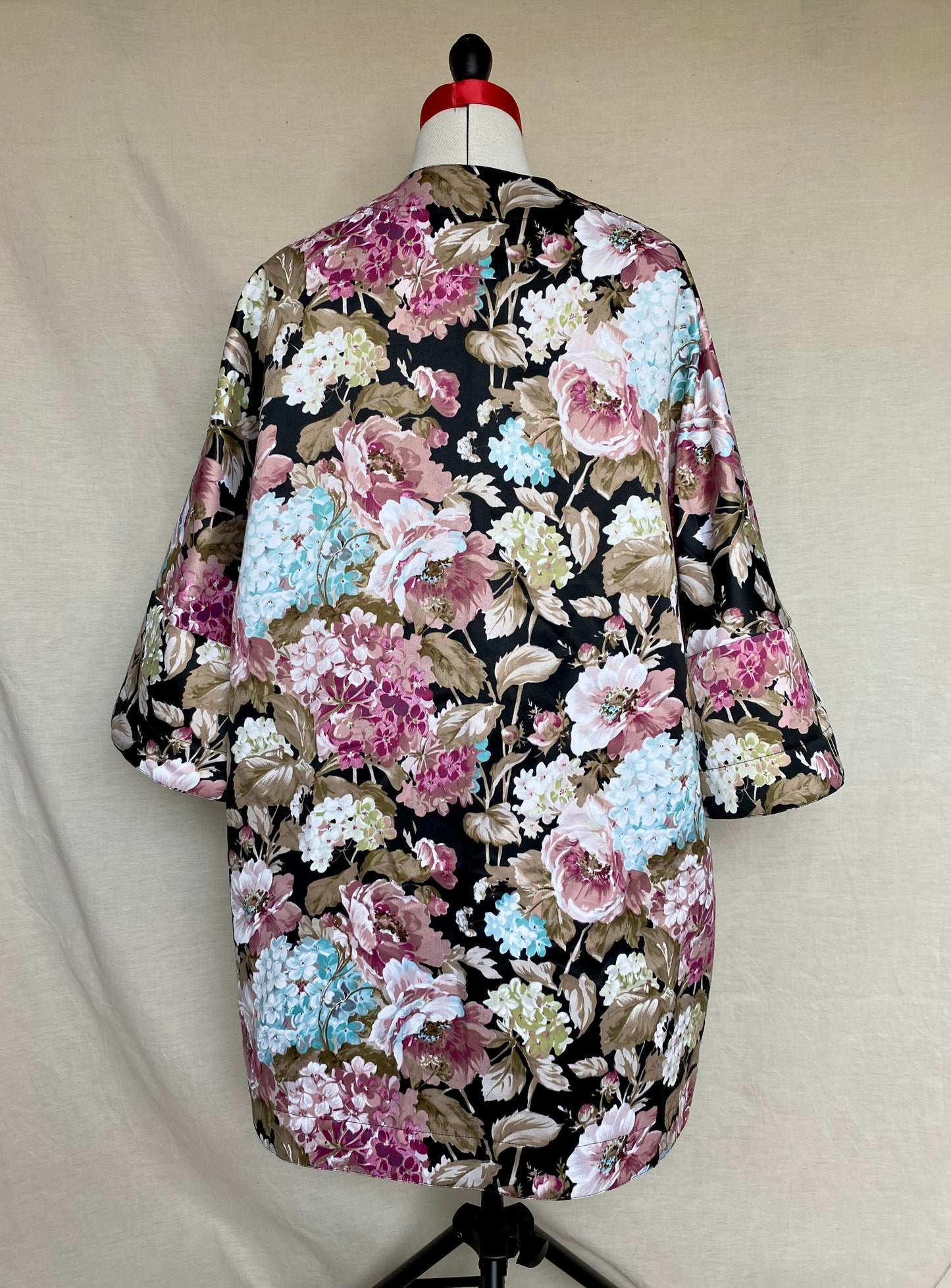 Kimono Damascena - Noir hortensias colorés - Taille unique