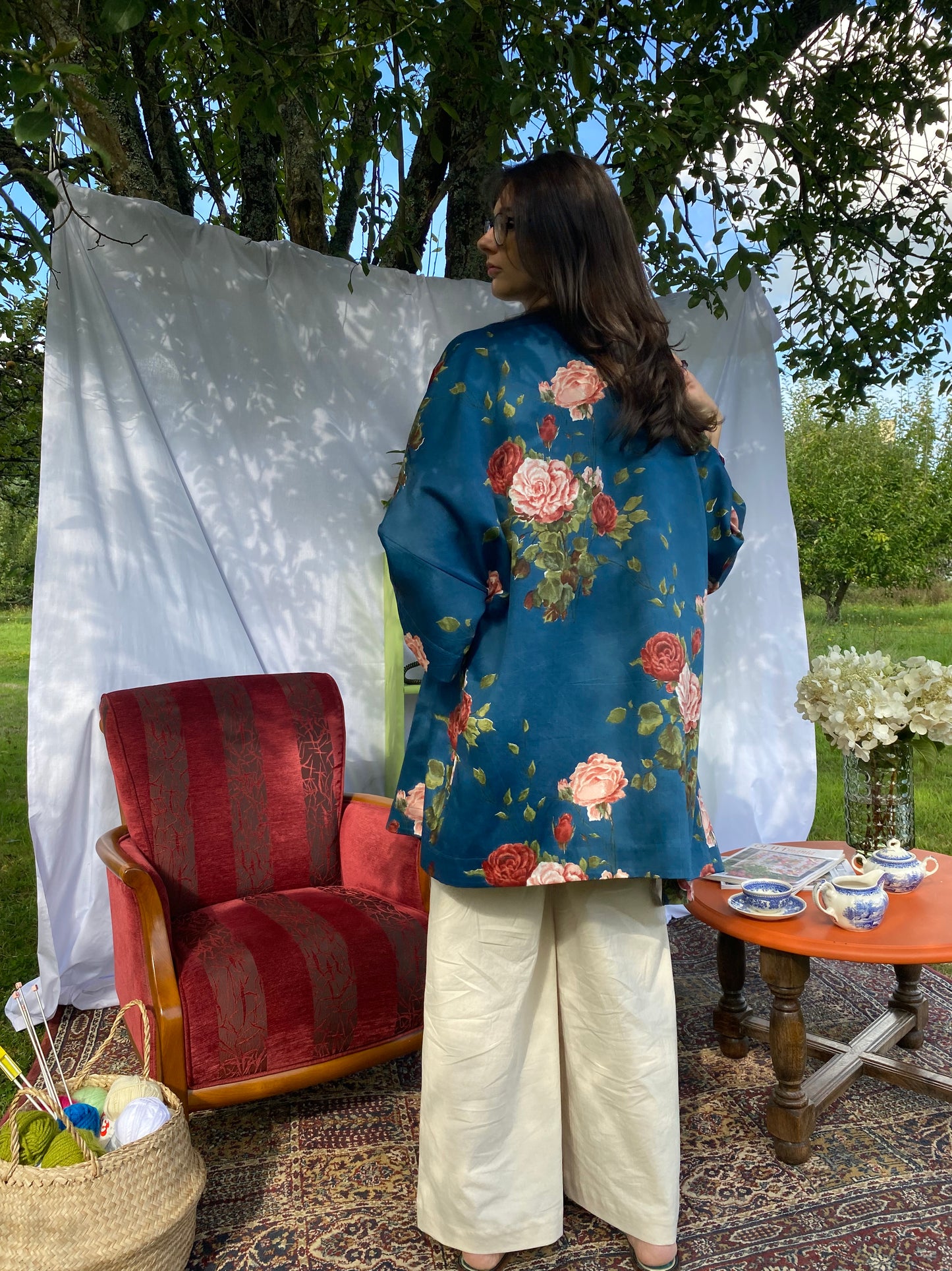 Kimono Damascena - Bleu cobalt motifs de roses - Taille unique
