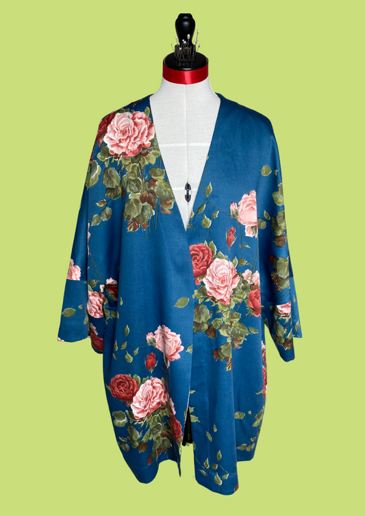 Kimono Damascena - Bleu cobalt motifs de roses - Taille unique